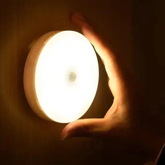 Samoljepljivo LED svijetlo sa senzorom pokreta bez struje i baterija